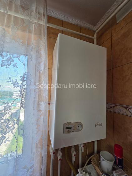 Apartament 3 camere etaj 4 zona liceu Emil Botta Adjud - 10