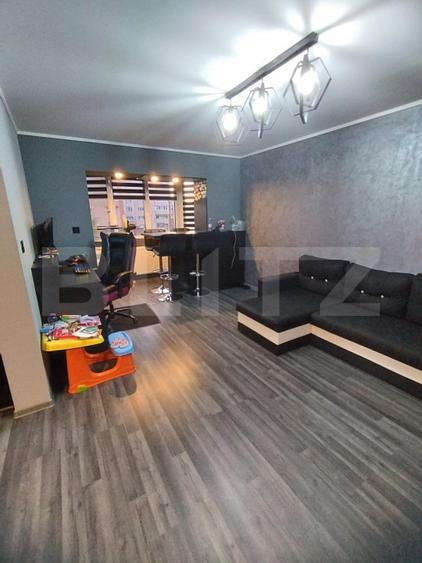 Apartament cu 4 camere, 2 bai, 80 mp, et. intermediar, zona Aurel Vlaicu