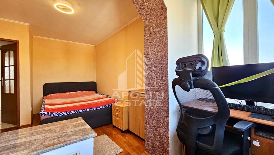 Apartament 4 camere, decomandat 2 bai, 2 balcoane, Central