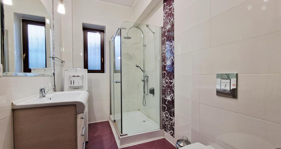 Vila P+1, 6 camere, teren 940mp, Otopeni-23 August