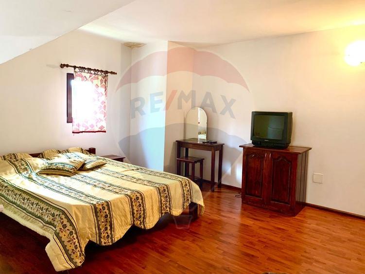 Pensiune cu 13 camere de vânzare in Bulz