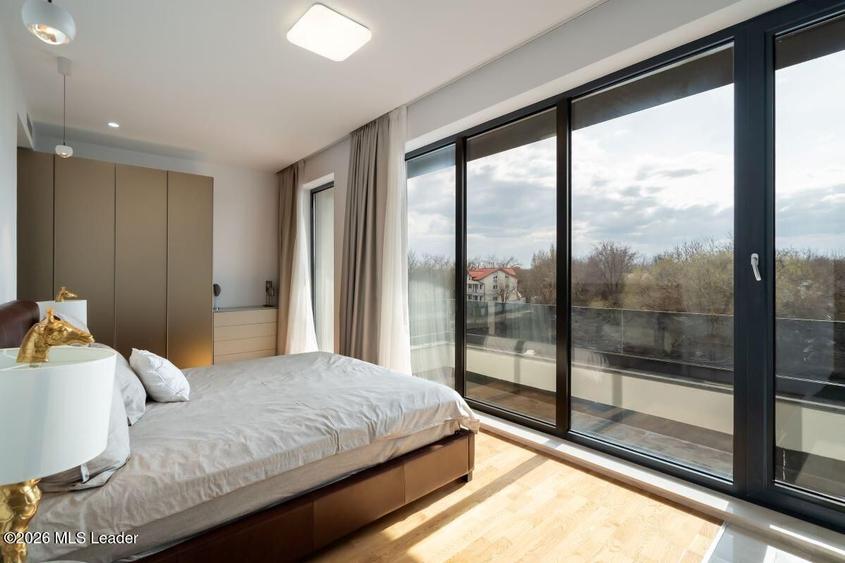 Iancu Nicolae - Vila high-end pe malul lacului, Gradina cu Ponton