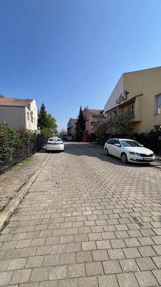 Casa cu 5 camere si garaj - la 100 ml distanta de lacul Grivita