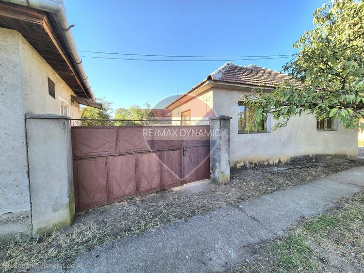 Proprietate cu teren 1.359 mp, poziție pe colț și utilități la strada