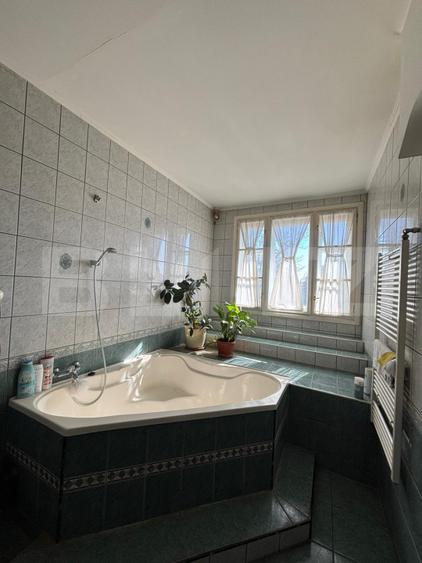 Apartament cu 3 camere, 128 mp, zona Ultracentrală