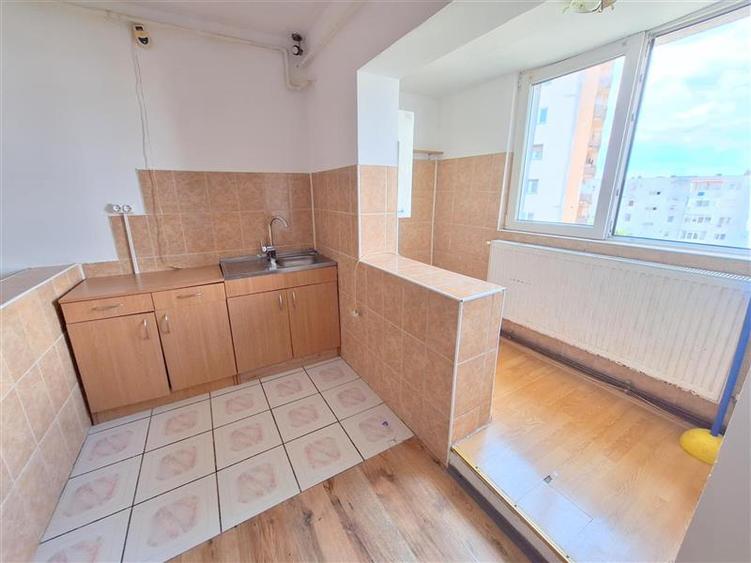 Apartament 2 camere semidecomandat, zona Mioritei