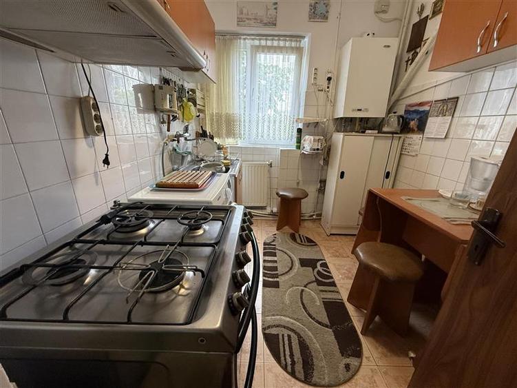 Apartament 2 camere decomandate - etajul 2 - ULTRACENTRAL