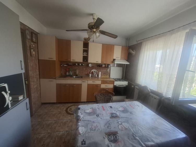 Inchiriere apartament 3 camere mobilat -Casa de Pensii Mall Vitan-PARCARE