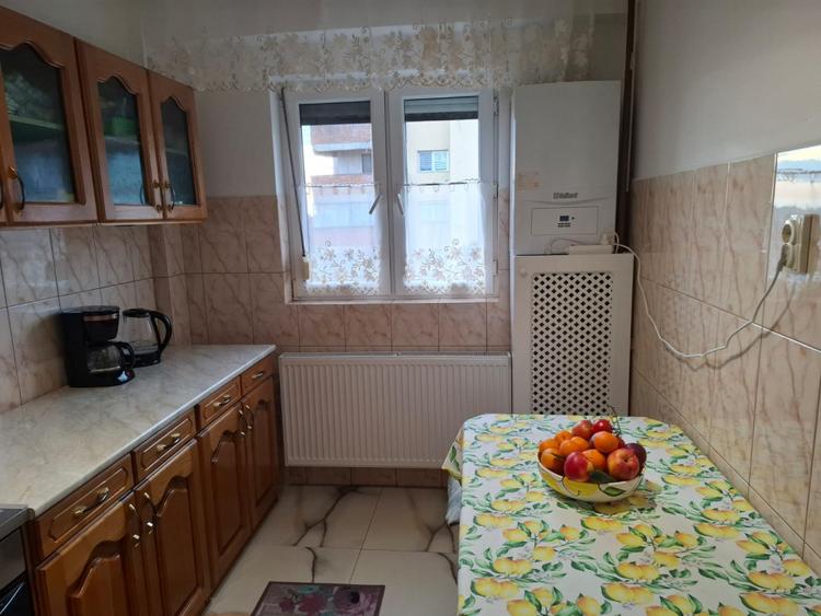 Apartament renovat recent 3 camere etaj 2 in Nădlac