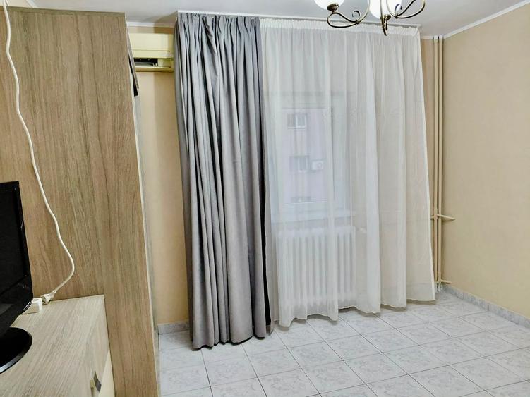 Închiriez apartament 3 camere, renovat, loc de parcare - Nerva Traian