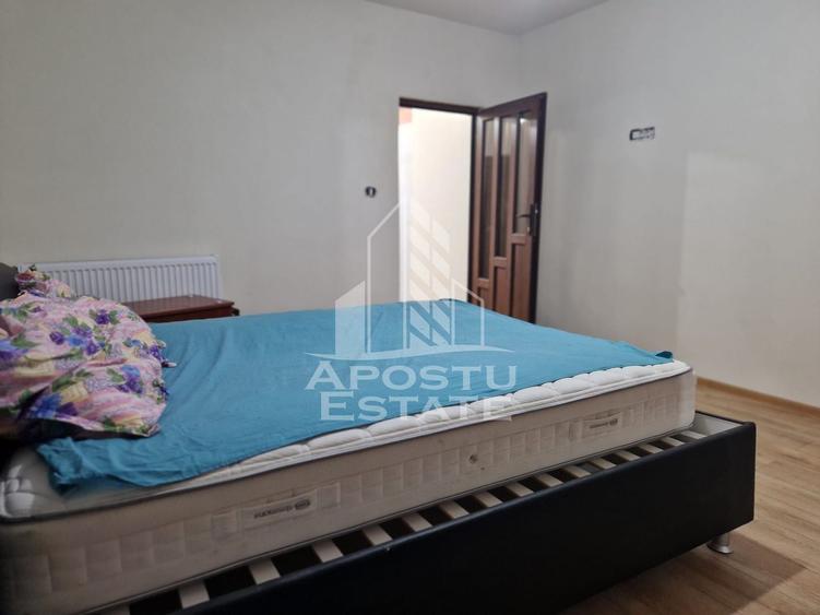 Apartament cu 3 camere ,80 mpu semidecomandat
