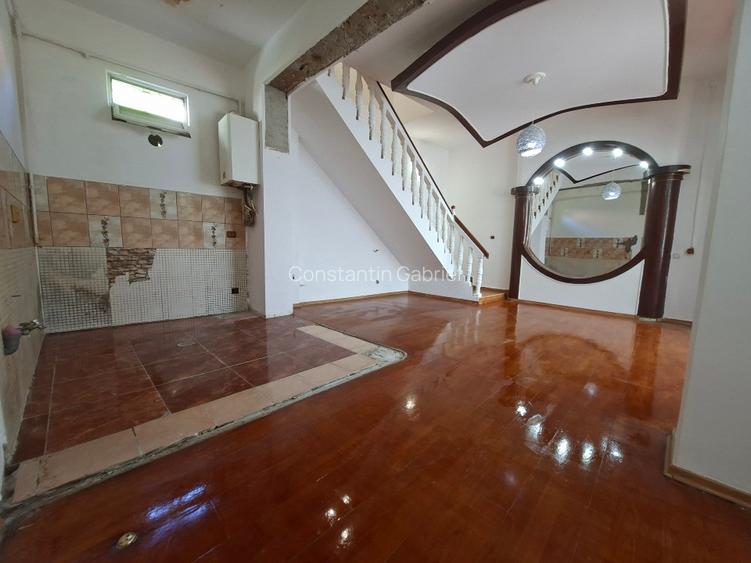 Piata Unirii, Calea Calarasilor, Hala Traian, PROPRIETAR, vand casa P+M, 4 cam. - 2
