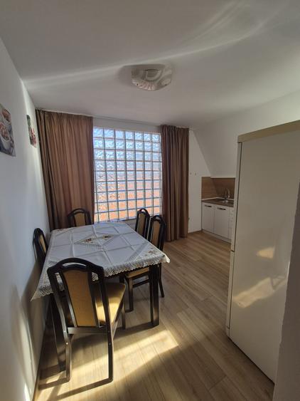 Apartament la casa, 4 camere in Schei