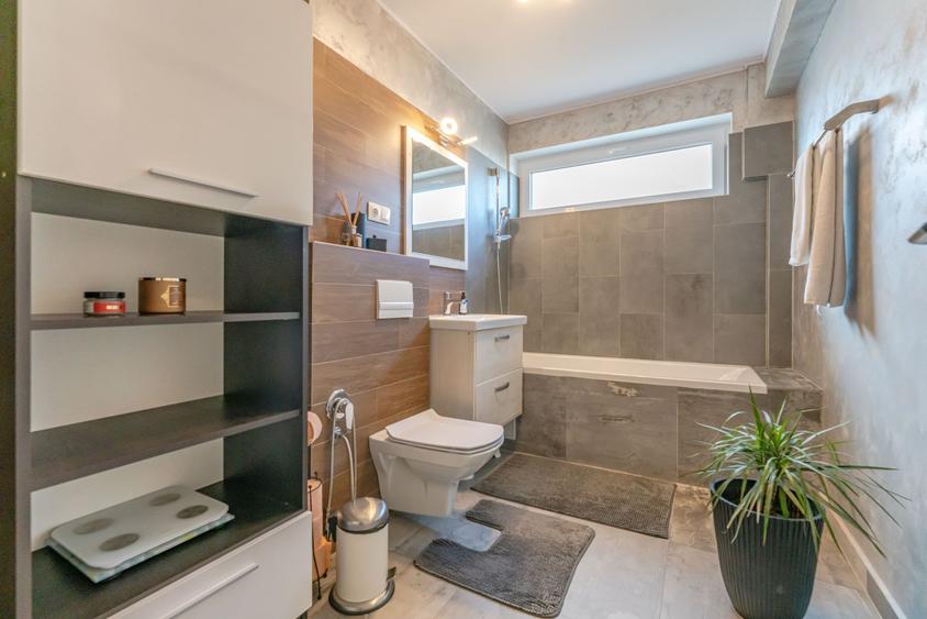 Casa semimobilata semiutilata modern cartier Izvor Tarlungeni Brasov