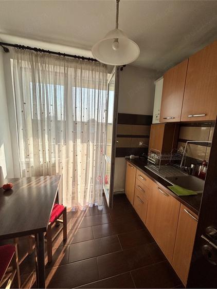 Apartament 3 camere Tractorul-piata,etaj intermediar,127000 Euro neg