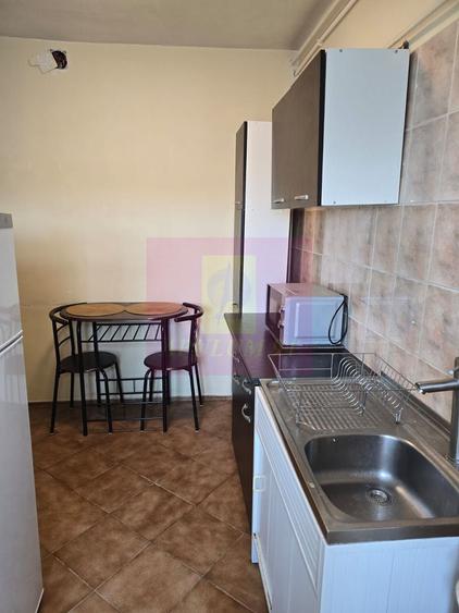 Vanzare apartament 2 camere bd Decebal stradal, parking