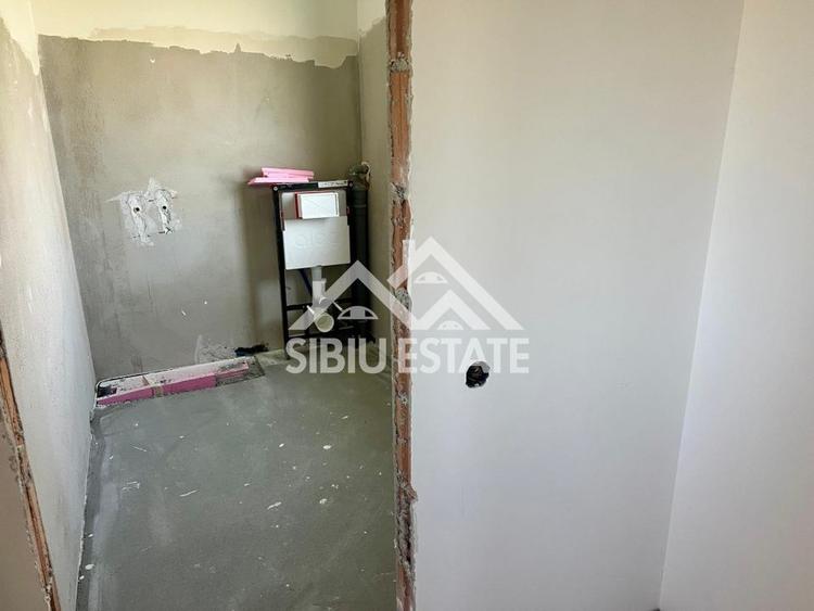 Casa individuala generoasa 5 camere, carport si pivnita curte 500 mp