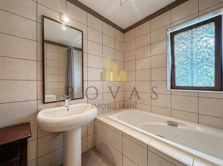 Vanzare  Vila Iancu Nicolae Pipera 4 Camere Piscina