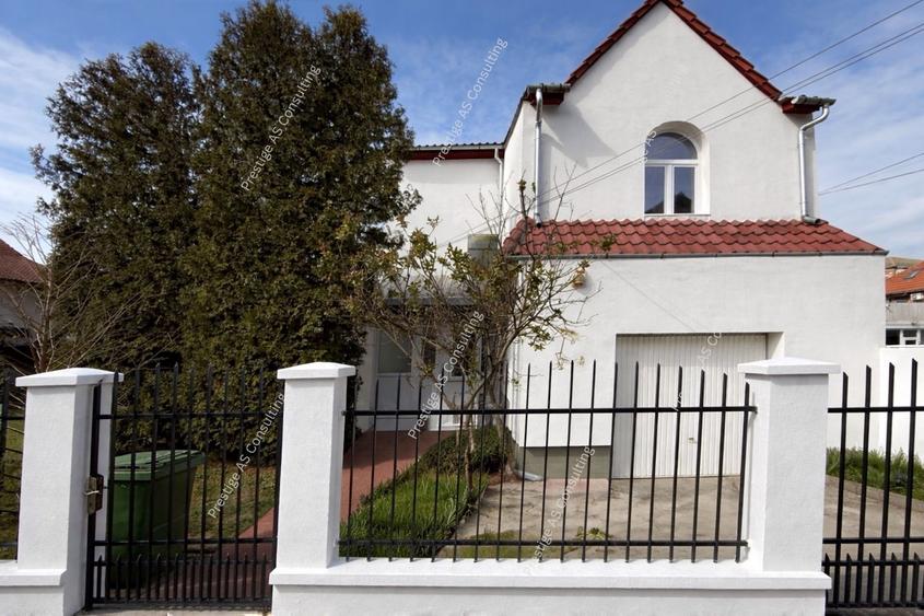Vila individuala renovata complet | 6 camere | 500 mp teren | Str Jean Monnet