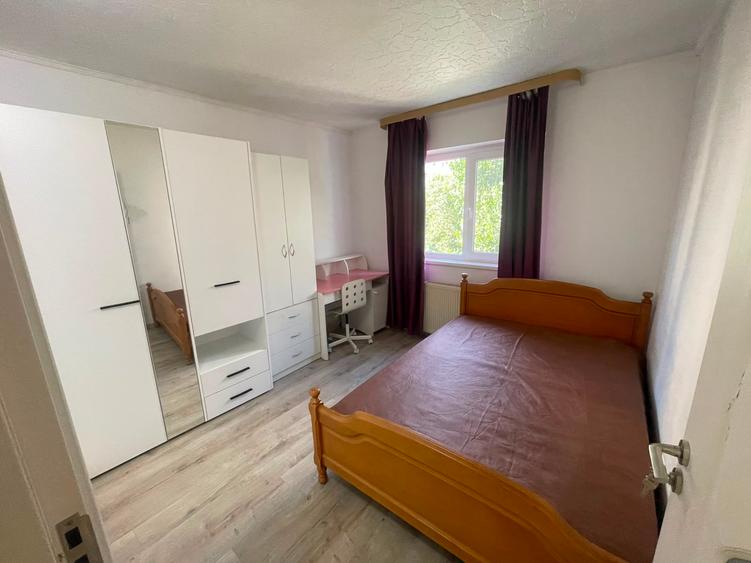 Apartament cu 3 camere, etajul 2/4, zona Mircea cel Batran