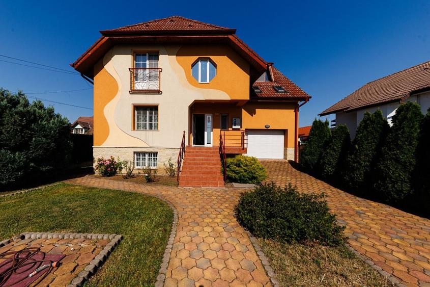 Vilă cu spatii largi, curte generoasă