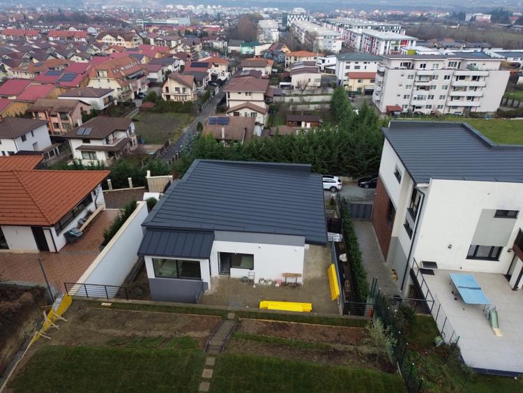 Casa individuala, 230mp utili, 5 dormitoare, 750mp teren, zona Vivo