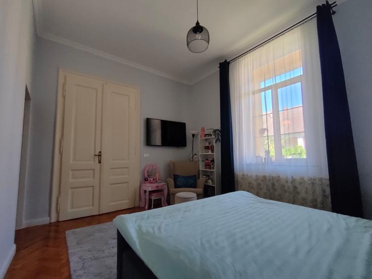 Farmec interbelic in Iosefin-Apartament spatios cu 3 camere-2 bai-balcon generos