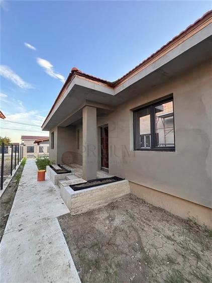 Moșnița Nouă, Duplex pe parter, La asfalt , 92 mp utili, Teren 33