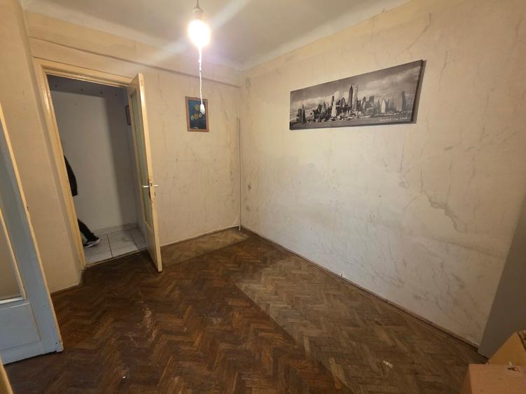 Corneliu Coposu, 10 minute metrou Unirii, chiar la biserica Sfantul Mina