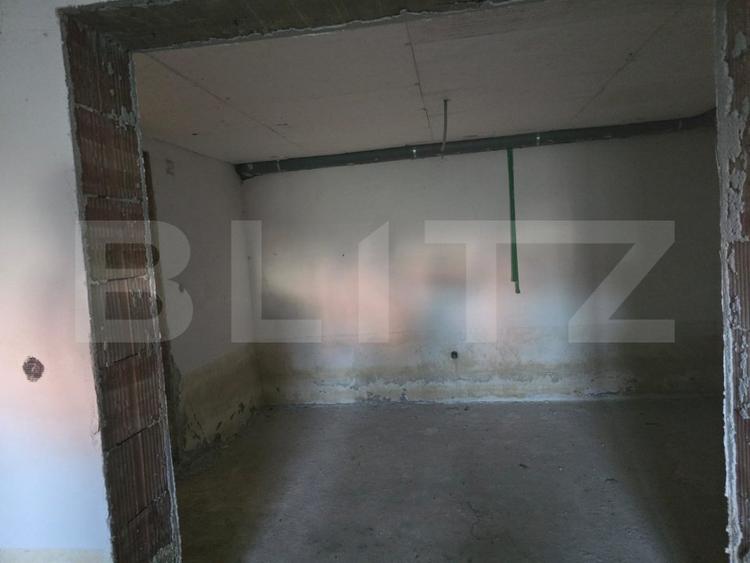 Casa de vanzare cu 8 camere+3 camere beci, 360mp, zona RAR (VETIS)