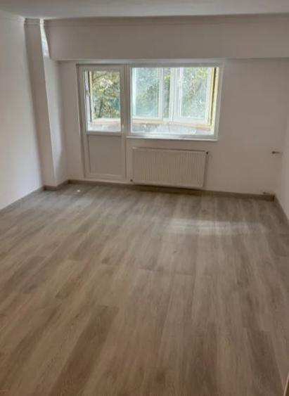 Vitan Mall,P-ta Alba Iulia,bl.1989,reabilitat,et.2/8,DECOMANDATA,renovata,balcon