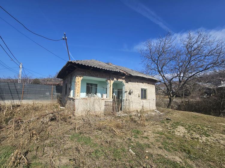 Teren 690 mp, deschidere 50 m, utilități – 1 km Primăria Ștefănești