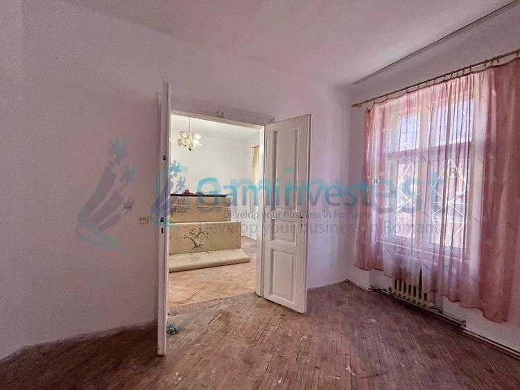 Apartament cu 3 camere de vanzare, Oradea, zona ultracentrala, aproape de teatru