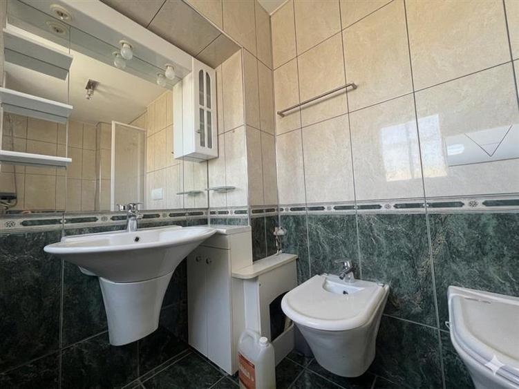 Apartament spectaculos, bloc tip vilă, Târgu Cucu