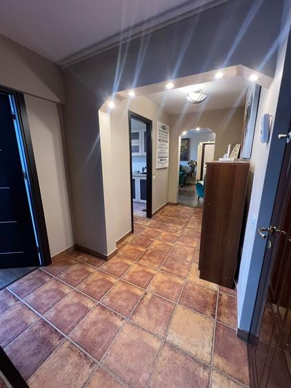 Apartament renovat complet, 69 mp, etaj 8 – Zona Semiluna, Dărmănești
