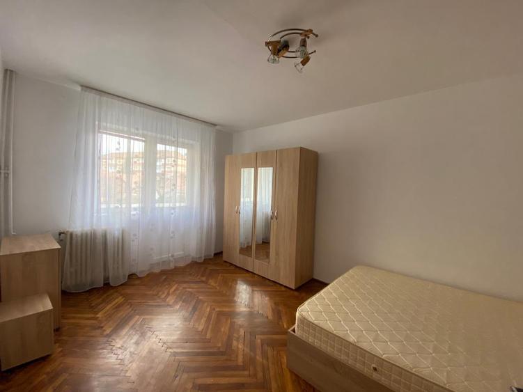 Garsonieră de închiriat, etaj 1, Cetate, mobilata-utilata