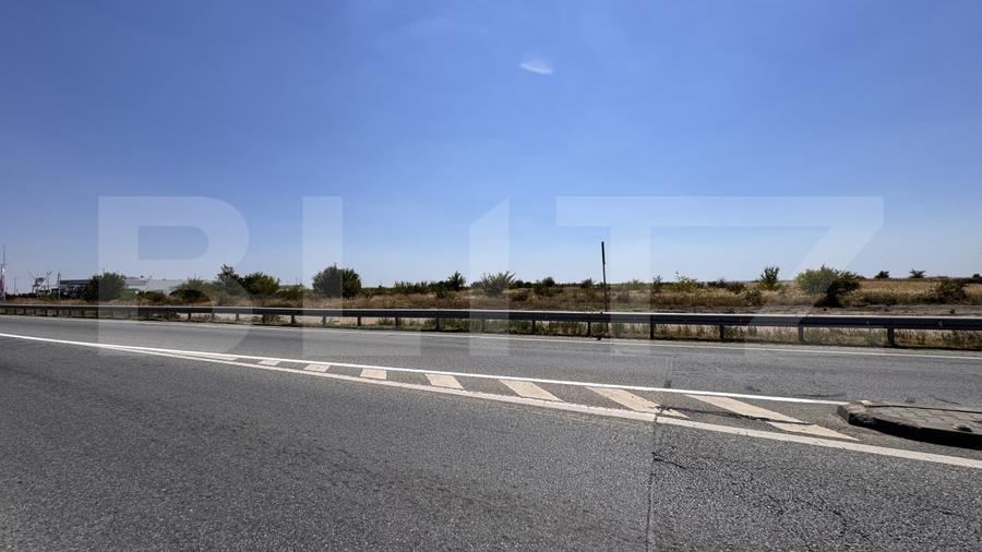 Teren intravilan, 44.421 mp, utilități la front, deschidere de + 130 m, Cârcea