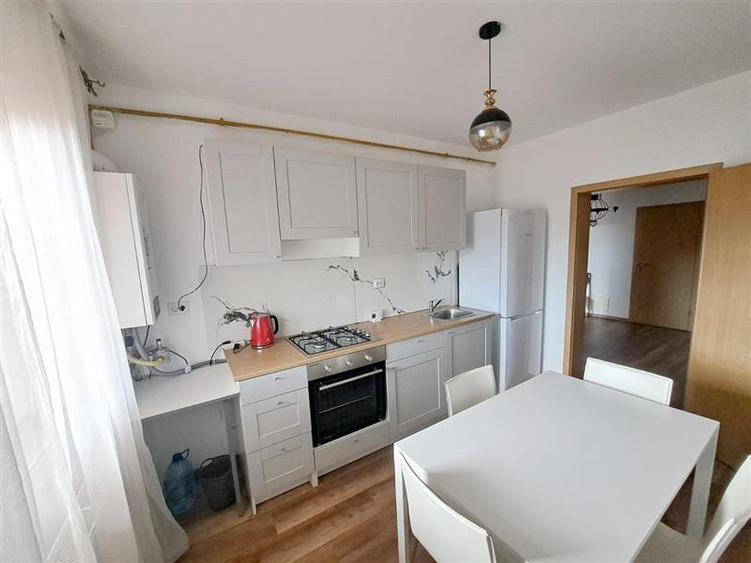 Cluj, Floresti apartament 4 camere, negociabil