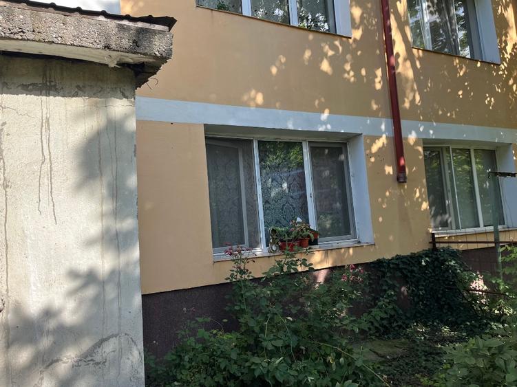 Vand ca spatiu comercial apartament 4 camere