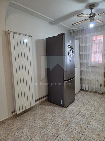 Vanzare apartament 3 camere Rahova - Barca