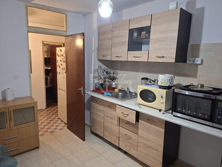 3 camere, et 1/4, 76mp, bloc 1988-Uverturii