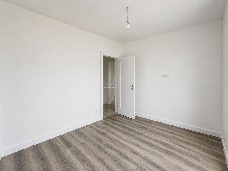 Bloc nou. Apartament cu 3 camere spations. 2 Bai. Etaj 1