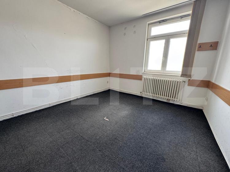 SPAȚIU COMERCIAL/BIROURI DE VÂNZARE – 140 MP UTILI – DEVA, Central