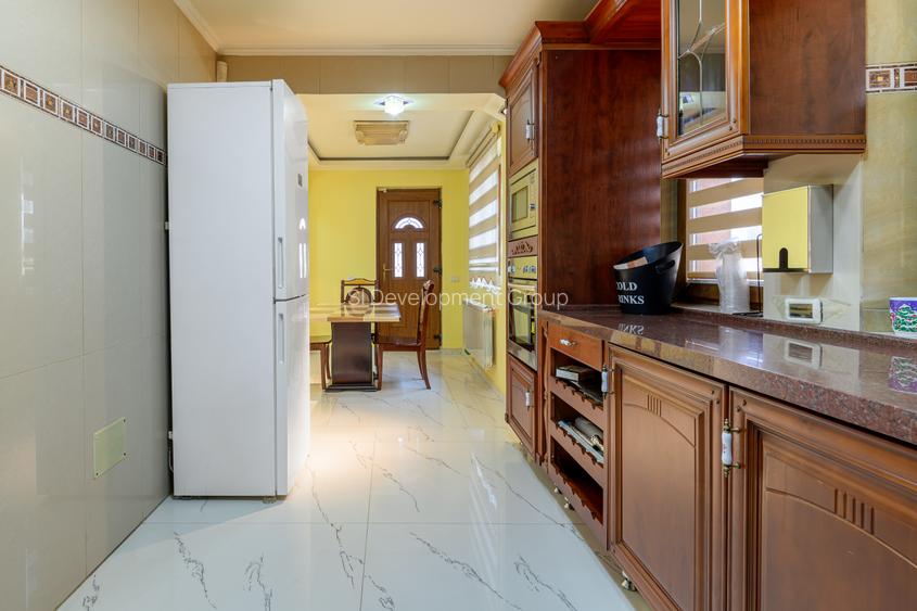 Vilă spațioasă S+P+1+M | 306 mp utili | Sector 3 – Trapezului | 9 camere | 4 Bai - 25