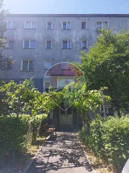 Apartament 2 camere de vânzare etaj intermediar