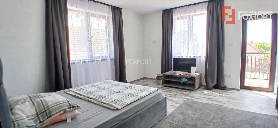 Casa individuala cu 6 camere Parter + 1 Etaj in Comlosu Mare - 25