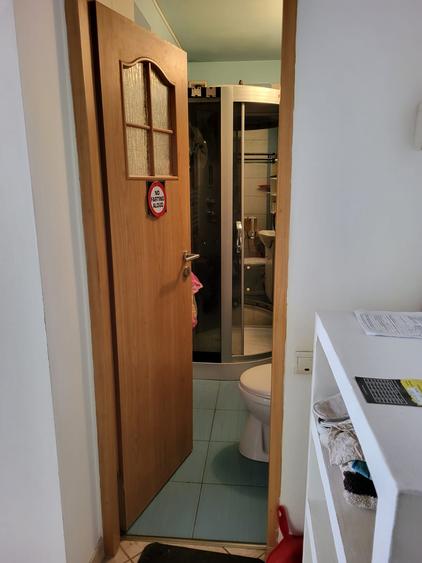 Malu Rosu ,se vine apartament cu trei camere ,pret 83000 euro.
