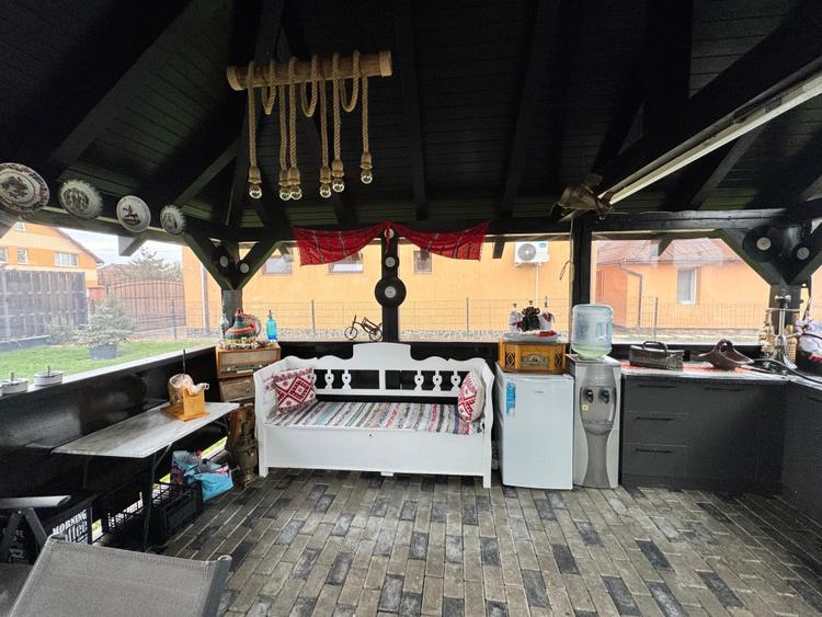 Casă modernă, complet mobilată, cu panouri solare, jacuzzi,aproape de oras