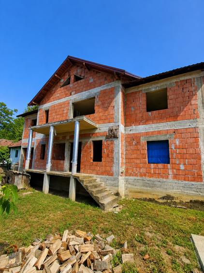Casă P+1 cu 1.294 mp teren, Structură finalizată, Sat Cioboți, Olanu, Vâlcea