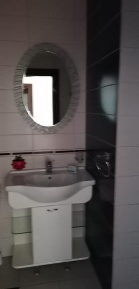 Apartament cu 3 camere de închiriat, zona Centru-Modern